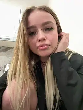 Snapshot of emo_couple chatting on December 2024 04:22:01 AM emo couple online show from December 2024 04:22:01 AM