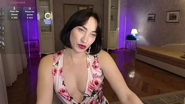 Snapshot of AnneHaddaway chatting on November 2025 07:02:02 PM AnneHaddaway online show from November 2025 07:02:02 PM