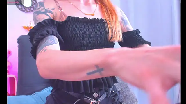 Snapshot of GabbyHills chatting on December 2025 01:38:02 PM GabbyHills online show from December 2025 01:38:02 PM