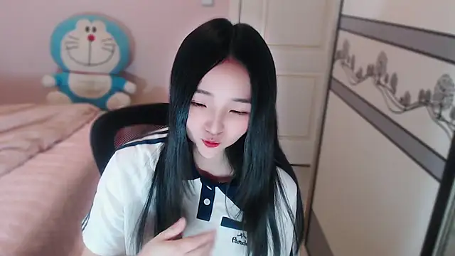 xiao-xiao-D online show from November 2025 03:33:02 PM