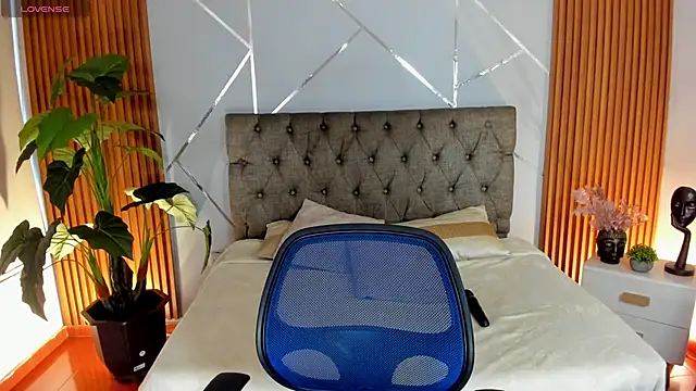 Snapshot of charlottee_white chatting on November 2025 09:37:01 PM charlottee white online show from November 2025 09:37:01 PM