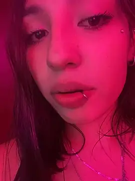 lauuraww online show from February 2025 12:37:01 PM