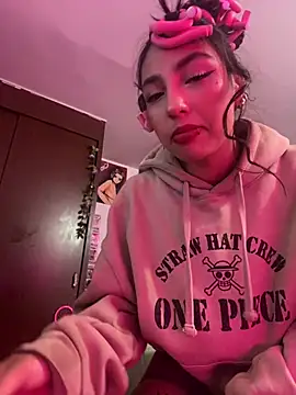 lauuraww online show from March 2025 02:46:02 AM