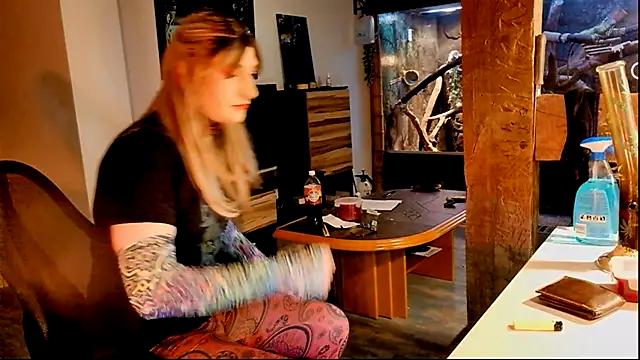 Snapshot of DYasmin69 chatting on October 2025 07:10:02 PM DYasmin69 online show from October 2025 07:10:02 PM