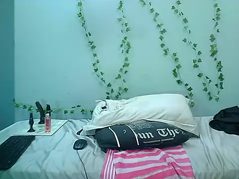 TAMARADEEXXL1989 online show from December 2024 11:06:02 PM