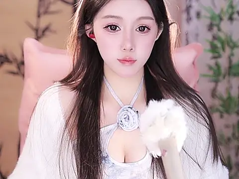 Summer-Momo online show from January 2025 01:06:02 PM