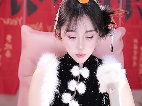 Summer-Momo online show from January 2025 11:53:02 AM