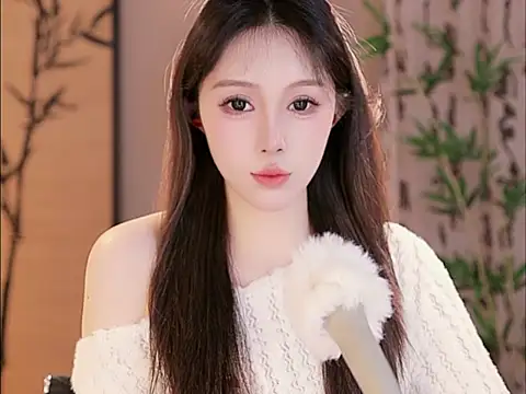 Summer-Momo online show from February 2025 12:16:01 PM