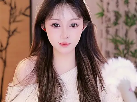 Summer-Momo online show from March 2025 12:32:02 PM
