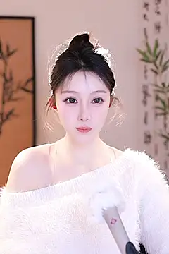 Summer-Momo online show from March 2025 08:08:01 AM