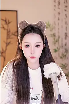 Summer-Momo online show from March 2025 12:29:01 PM
