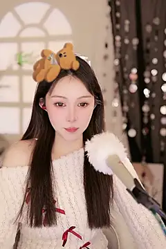 Summer-Momo online show from March 2025 02:32:02 PM