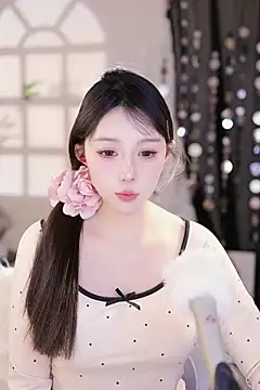 Summer-Momo online show from March 2025 12:35:02 PM