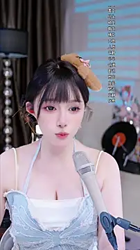 Summer-Momo online show from September 2025 12:28:02 PM