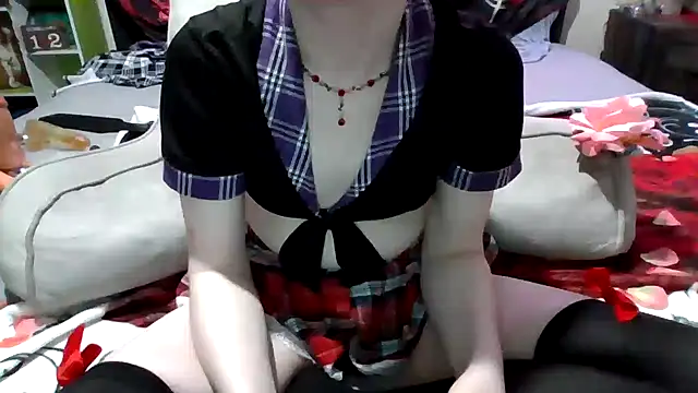 AverageRose online show from February 2025 12:01:02 PM