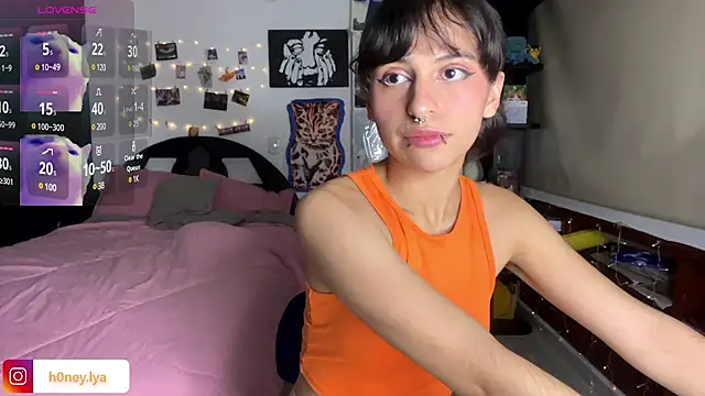 Snapshot of B0nnie_H0ney chatting on January 2025 11:19:01 PM B0nnie H0ney online show from January 2025 11:19:01 PM