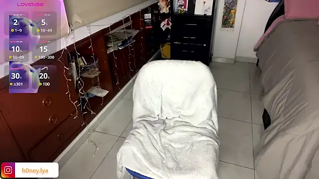 Snapshot of B0nnie_H0ney chatting on February 2025 12:02:01 AM B0nnie H0ney online show from February 2025 12:02:01 AM