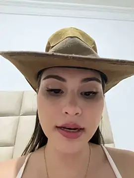 Snapshot of Aitana_Hilton_ chatting on February 2025 01:43:01 AM Aitana Hilton online show from February 2025 01:43:01 AM