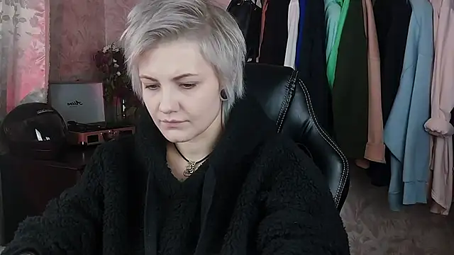 Snapshot of EvaBrownie chatting on January 2025 08:18:02 AM EvaBrownie online show from January 2025 08:18:02 AM