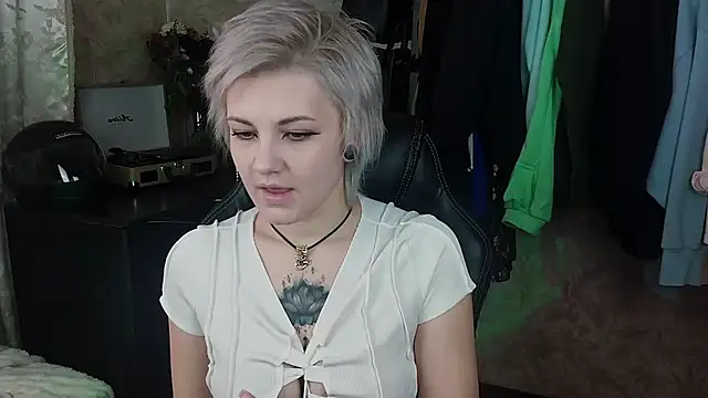 Snapshot of EvaBrownie chatting on February 2025 09:30:01 AM EvaBrownie online show from February 2025 09:30:01 AM