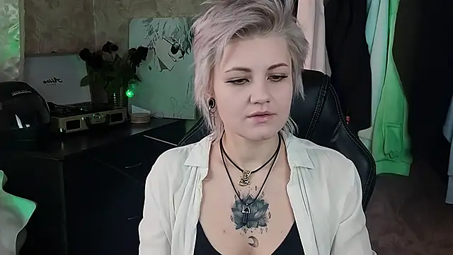 Snapshot of EvaBrownie chatting on February 2025 08:35:01 AM EvaBrownie online show from February 2025 08:35:01 AM