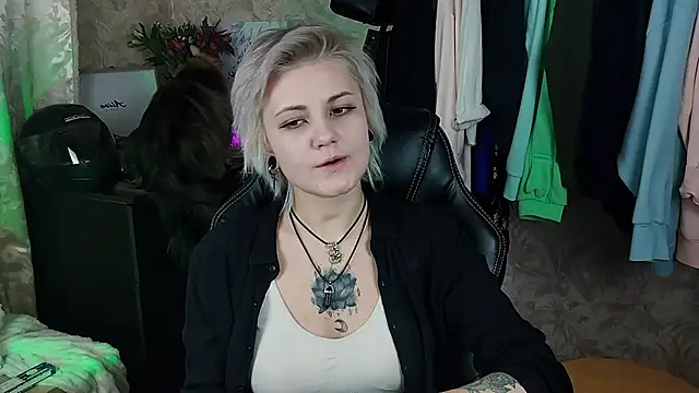 Snapshot of EvaBrownie chatting on February 2025 01:11:01 PM EvaBrownie online show from February 2025 01:11:01 PM