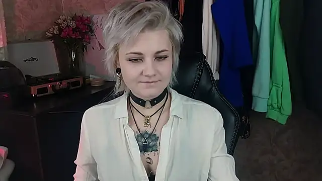 Snapshot of EvaBrownie chatting on February 2025 08:15:02 AM EvaBrownie online show from February 2025 08:15:02 AM