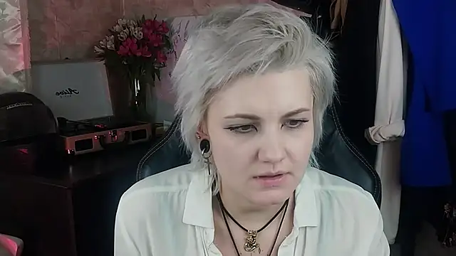 Snapshot of EvaBrownie chatting on February 2025 11:54:01 AM EvaBrownie online show from February 2025 11:54:01 AM