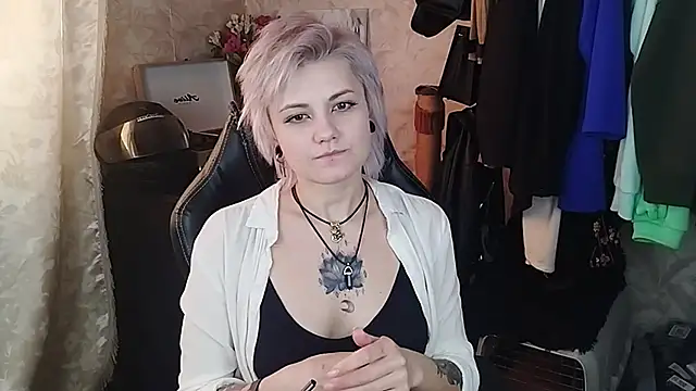 Snapshot of EvaBrownie chatting on February 2025 11:33:01 AM EvaBrownie online show from February 2025 11:33:01 AM