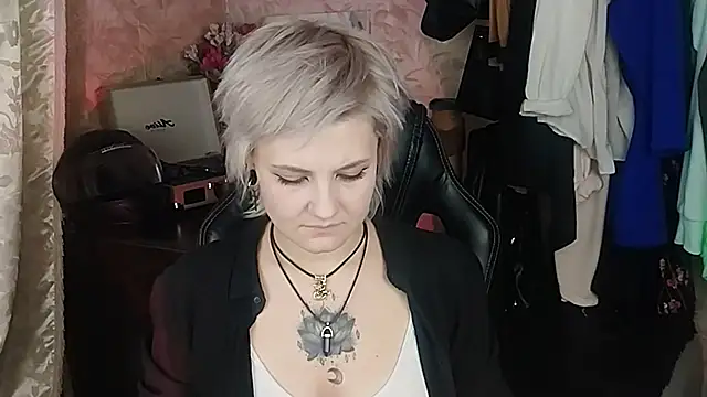 Snapshot of EvaBrownie chatting on February 2025 04:26:02 PM EvaBrownie online show from February 2025 04:26:02 PM