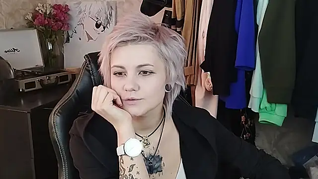 Snapshot of EvaBrownie chatting on February 2025 10:34:01 AM EvaBrownie online show from February 2025 10:34:01 AM