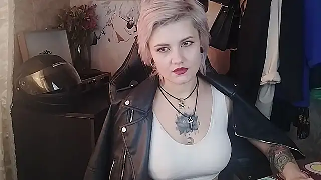 Snapshot of EvaBrownie chatting on February 2025 11:20:02 AM EvaBrownie online show from February 2025 11:20:02 AM