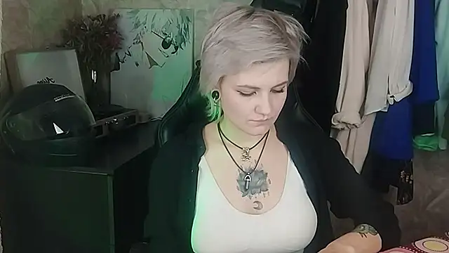 Snapshot of EvaBrownie chatting on February 2025 02:21:01 PM EvaBrownie online show from February 2025 02:21:01 PM