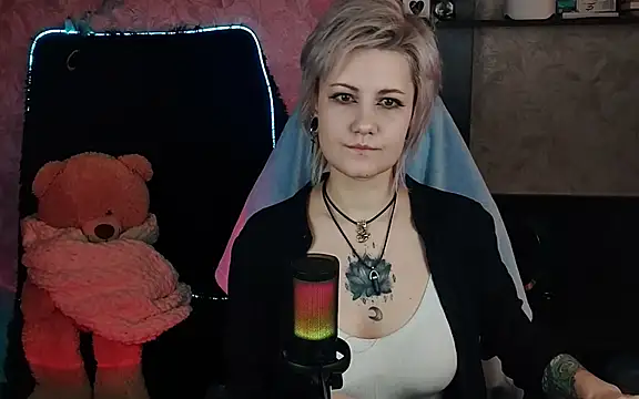 Snapshot of EvaBrownie chatting on March 2025 10:03:01 AM EvaBrownie online show from March 2025 10:03:01 AM