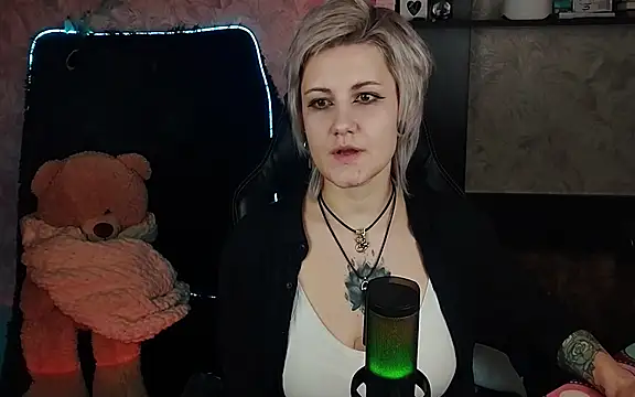 Snapshot of EvaBrownie chatting on March 2025 01:07:02 PM EvaBrownie online show from March 2025 01:07:02 PM