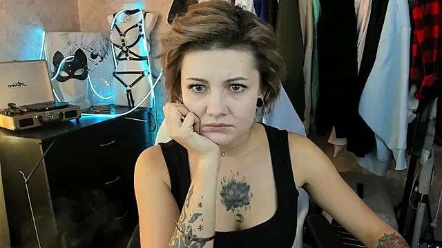 Snapshot of EvaBrownie chatting on September 2025 10:26:02 AM EvaBrownie online show from September 2025 10:26:02 AM