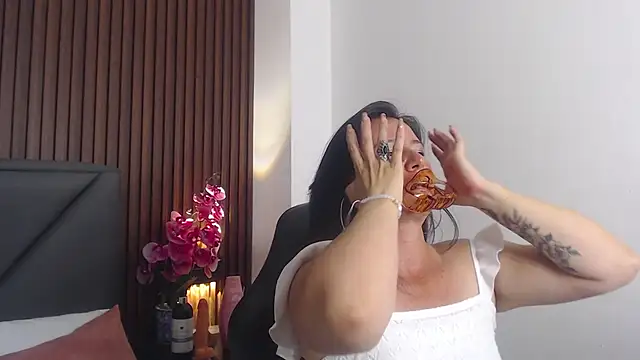 emmily taylor  online show from February 2025 01:23:02 AM