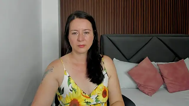 emmily taylor  online show from February 2025 07:07:01 PM