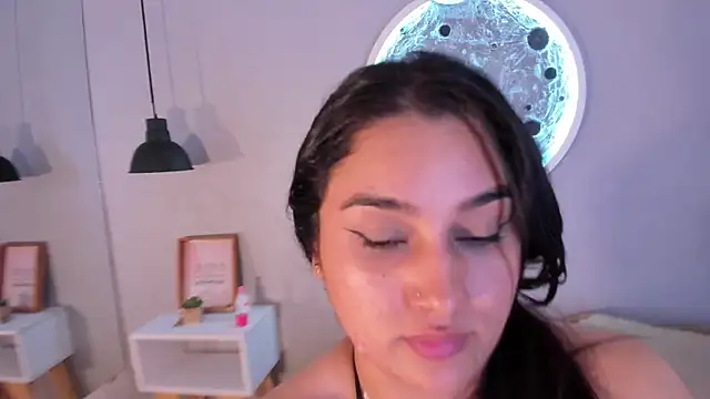 AlexaMora  online show from January 2025 05:19:01 PM
