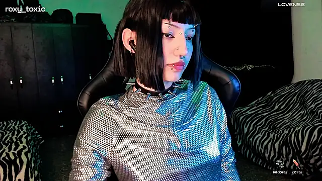 Snapshot of roxy_toxic chatting on November 2025 01:27:01 AM roxy toxic online show from November 2025 01:27:01 AM