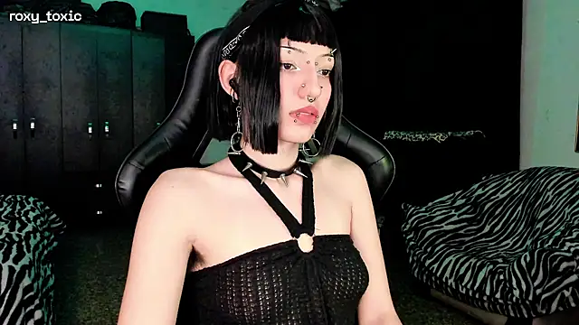 Snapshot of roxy_toxic chatting on November 2025 12:38:02 AM roxy toxic online show from November 2025 12:38:02 AM