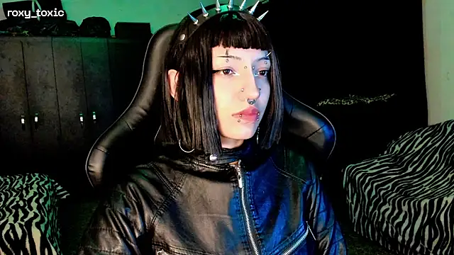 Snapshot of roxy_toxic chatting on November 2025 01:49:01 AM roxy toxic online show from November 2025 01:49:01 AM
