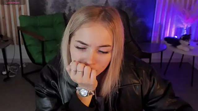 Snapshot of DakotaaJohnnson chatting on November 2025 09:10:01 AM DakotaaJohnnson online show from November 2025 09:10:01 AM