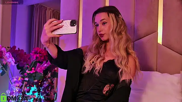 Snapshot of MaeveDream chatting on October 2025 06:29:02 PM MaeveDream online show from October 2025 06:29:02 PM