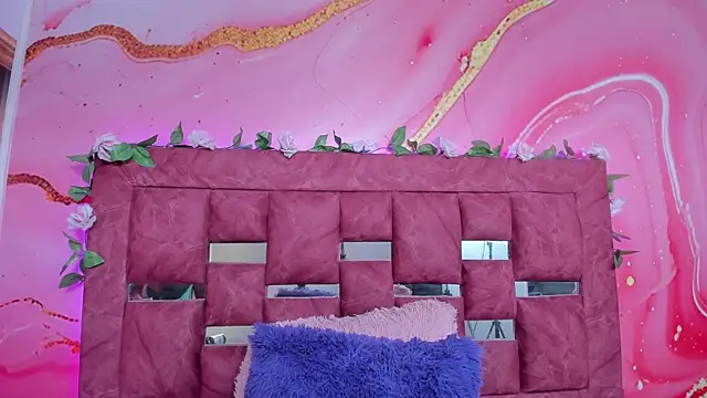 scarlett  evans  online show from November 2025 06:32:01 PM