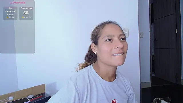 Snapshot of Zoedaniels chatting on October 2025 02:08:02 AM Zoedaniels online show from October 2025 02:08:02 AM