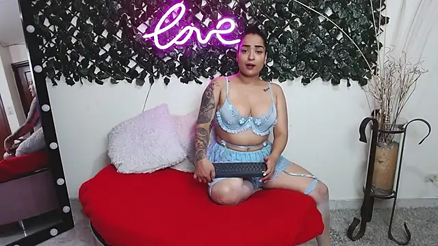 Snapshot of AlejandraNavarro chatting on February 2025 10:34:01 PM AlejandraNavarro online show from February 2025 10:34:01 PM