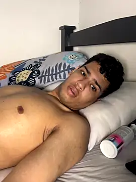 Snapshot of Santiago-Thompson chatting on October 2025 07:42:02 AM Santiago-Thompson online show from October 2025 07:42:02 AM