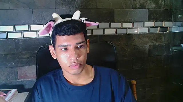 Snapshot of Santiago-Thompson chatting on October 2025 11:45:02 PM Santiago-Thompson online show from October 2025 11:45:02 PM