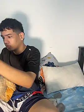 Snapshot of Santiago-Thompson chatting on November 2025 05:35:01 PM Santiago-Thompson online show from November 2025 05:35:01 PM